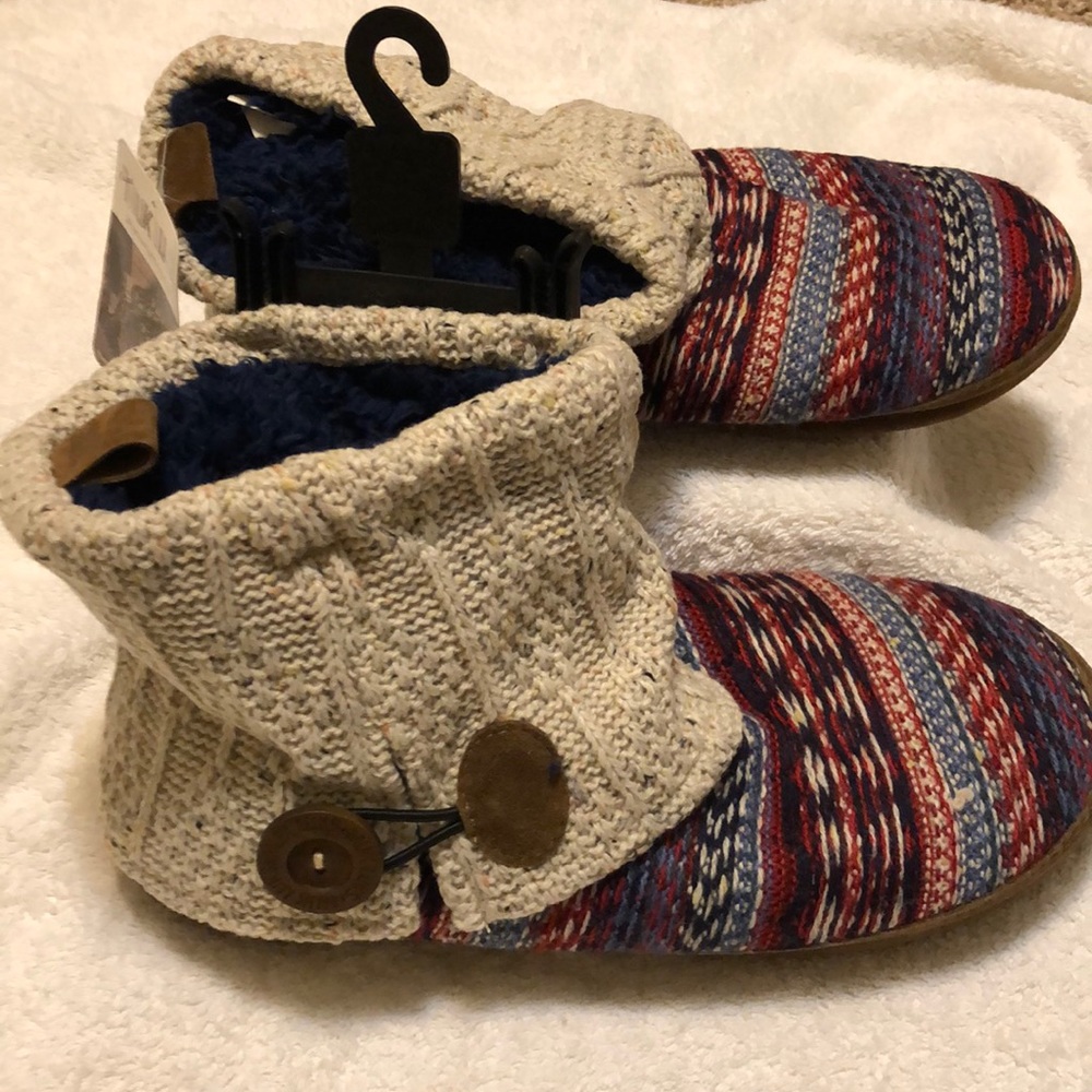 NEW Mukluks slipper boots